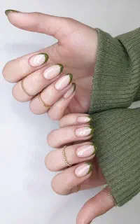 خدمات ناخن از جمله کاشت و ترمیم