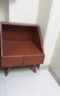 پاتختی چوبی کشودار در حد نو