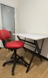 میز نقشه کشی و تحریر بهمراه صندلی چرخدار