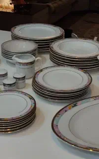 سرویس ۱۲ نفره چینی زرین درجه ا صادراتی ۹۲پارچه