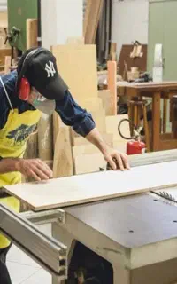 استخدام کارگر ساده مونتاژ و برش کابینت