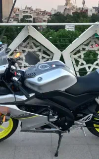 یاماها r15