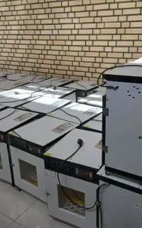 مـاشین جوجه کشی -*-bn با فن اضطراری. دستگاه