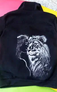طراحی و نقاشی روی مانتو تیشرت مقنعه با کیفیت بالا
