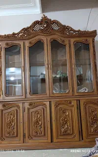 ویترین  چوبی