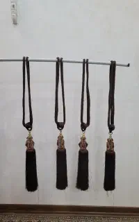 ۴ عدد آویز پرده و گل میخ