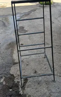 چهارپایه فلزی