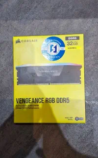 رم DDR5 د 32گیگ 6400Mhz CL36 کورسیر Vengance RGB