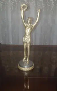 مجسمه قدیمی برنزی