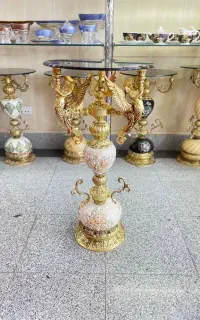 میز کنار سالنی