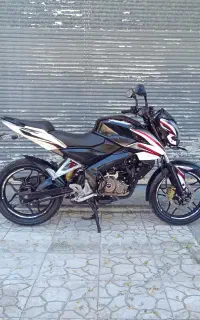 باجاج NS150