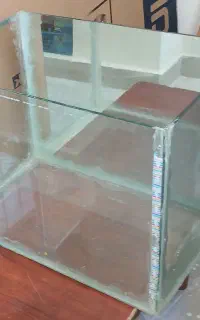 اکواریوم همراه با پمپ هوا