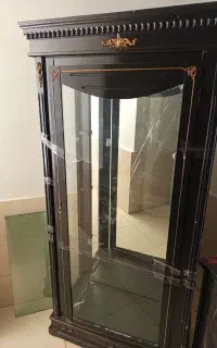 بوفه لباسشویی. استند گل. گلدان