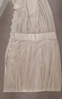 کنار پرده ی نسکافه ای