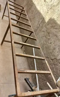 تخت فلزی