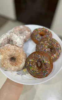 دونات تازه و خوشمزه
