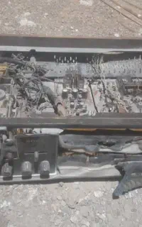 رادیو وکاست قدیمی سوخته