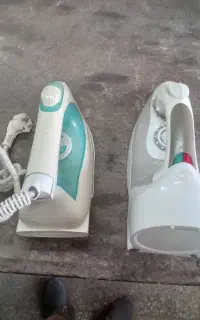 دوعدد اتو بخار دستی سالم میفروشم