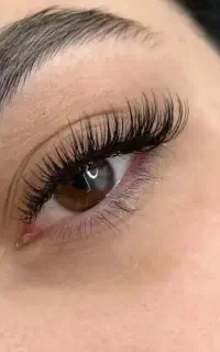 کاشت واکستنشن مژه بامواد اصل وباکیفیت