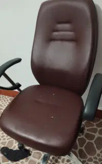صندلی چرم در حد نو