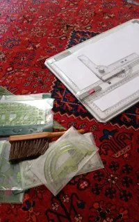 تخته رسم و خط کش و ابزار معماری