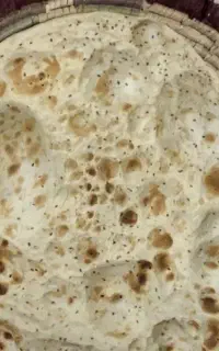 نان تنوری گرم وتازه