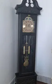 ساعت ایستاده سالم و محکم