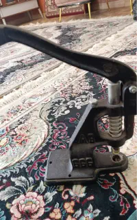 دستگاه دکمه زن پرسی