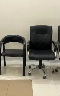 ۲عدد صندلی مدیریتی و۲ عدد صندلی اداری