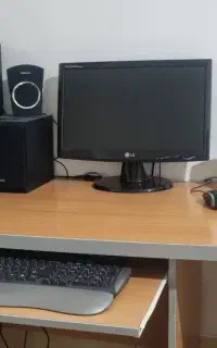 میز کامپیوتر و میز زیرتلویزیونی وکامپیوتر کامل