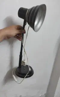 چراغ مطالعه قدیمی در حد‌ نو
