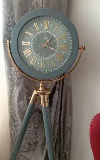 ساعت ایستاده