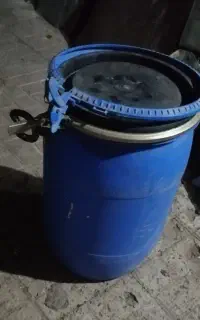 بشکه دبه با درپوش فلزی و پلاستیکی