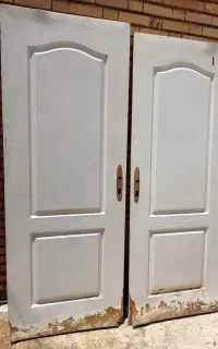 در اتاق چوبی