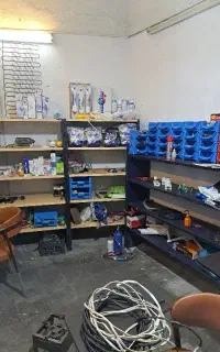 آموزشگاه و کارگاه عملی یخچال و لباسشویی  درب مغازه