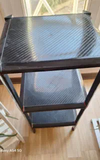 طبقه قابلمه و  طبقه  پلاستیکی  و جا ظرفی داخل