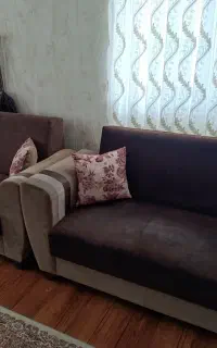 یک دست مبل ۸ نفره  به فروش می رسد.