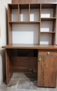 میز تحریر کتابخانه دار