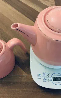 کتری و قوری برقی و یک دست لیوان هدیه