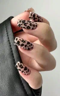 کاشت و ترمیم ناخن به مدت محدود از ۸۰۰ شده فقط ۴۵۰