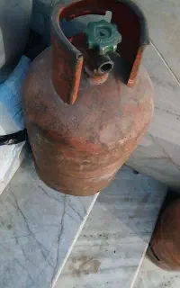 کپسول گاز اتان قرمز رنگ