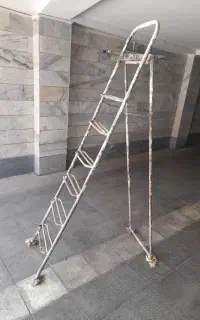 نردبان آهنی تاشو