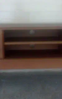 میز تلویزیون تمام چوب،ساده و شیک