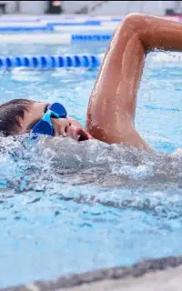 آموزش تخصصی شنا آقایان با مربی رسمی فدراسیون