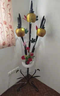 کنار سالنی و چراغ خواب شیک
