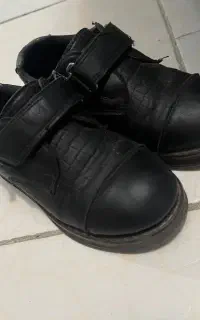 کفش و لباس بچگانه