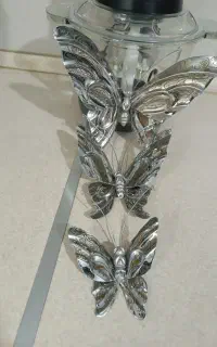 دیوارکوب و مجسمه
