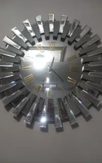 ساعت بزرگ خورشیدی آینه ای