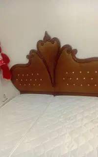 تخت خواب دو نفره چوبی در حد نو