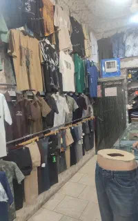 شاگرد پوشاک داخل بازار